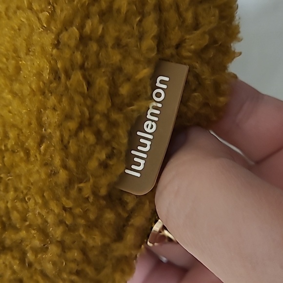 Lululemon Everywhere fleece belt bag in Burnt Caramel - Picture 4 of 6